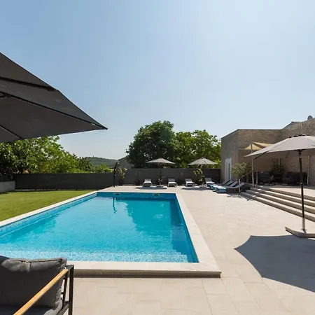 Mabella Villa *