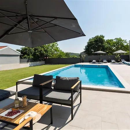 Mabella Villa *