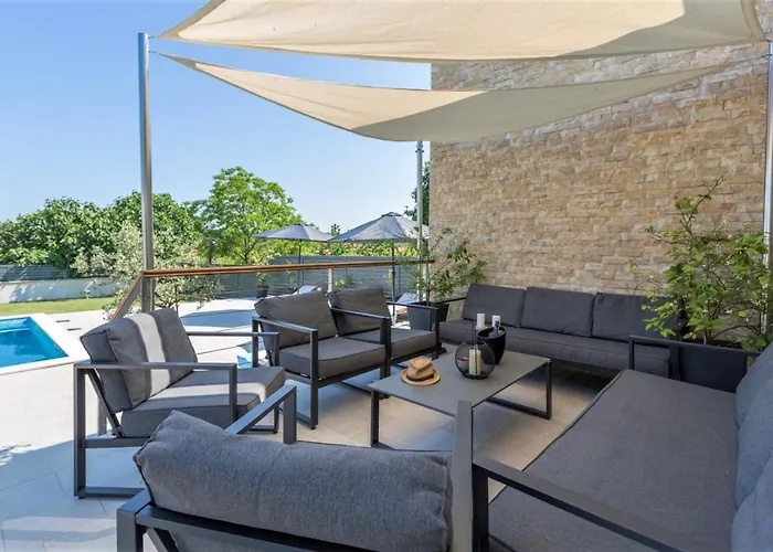 Mabella * 罗维尼村