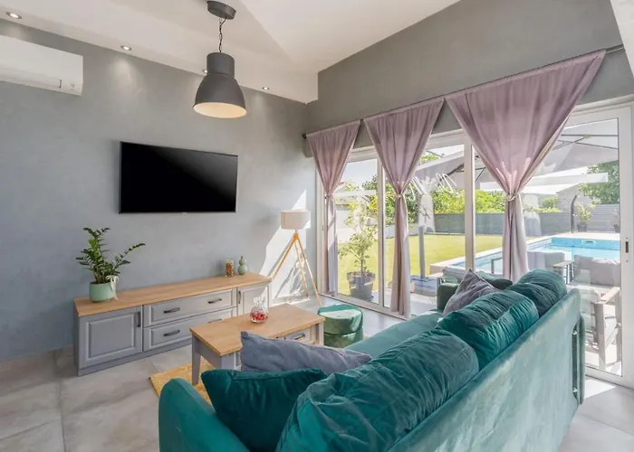 Mabella * 罗维尼村