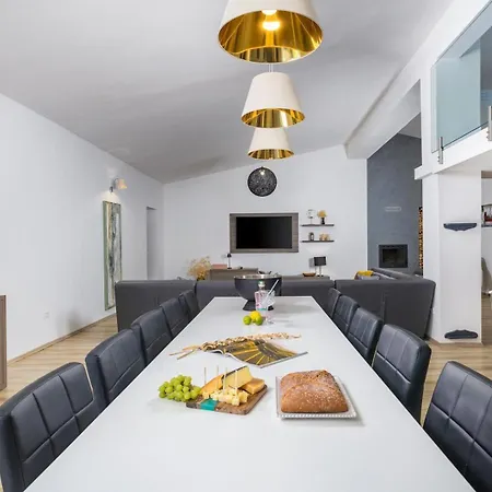 Mabella Villa