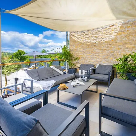 Mabella Villa